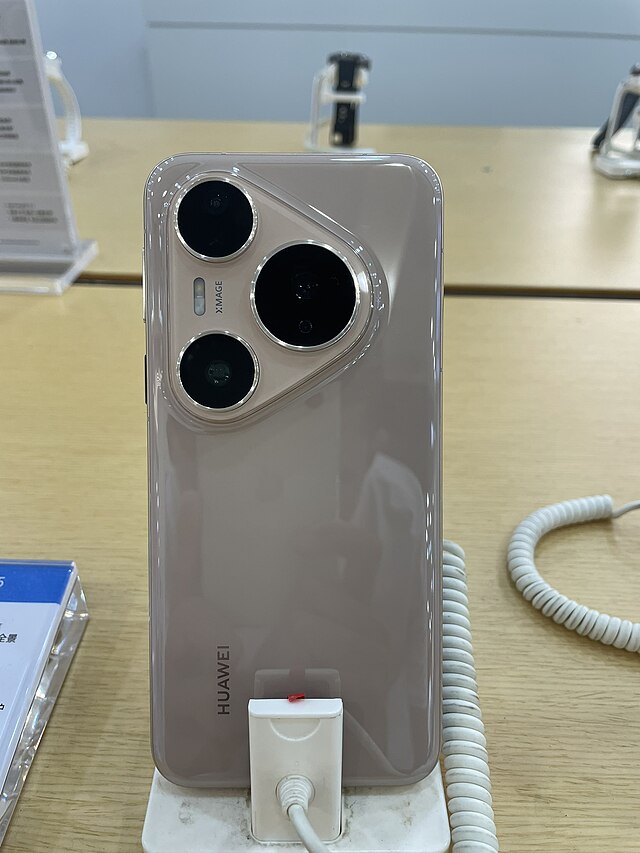 image of Huawei Pura 80 smartphone and camera